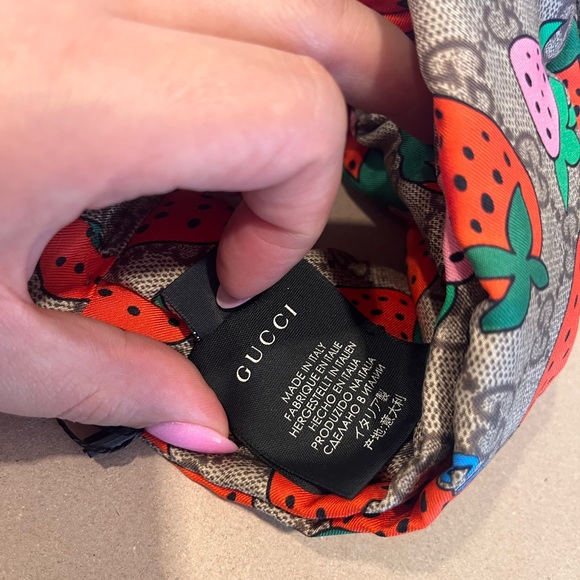 Gucci Silk Strawberry Headband New Condition - Picture 4 of 9
